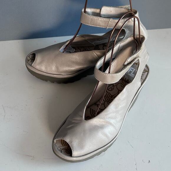 Fly London sandal size 8 wedge gold shimmer slingback peep toe EU 39 - Picture 2 of 10